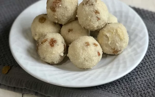 Rava Laddu / ரவை லட்டு